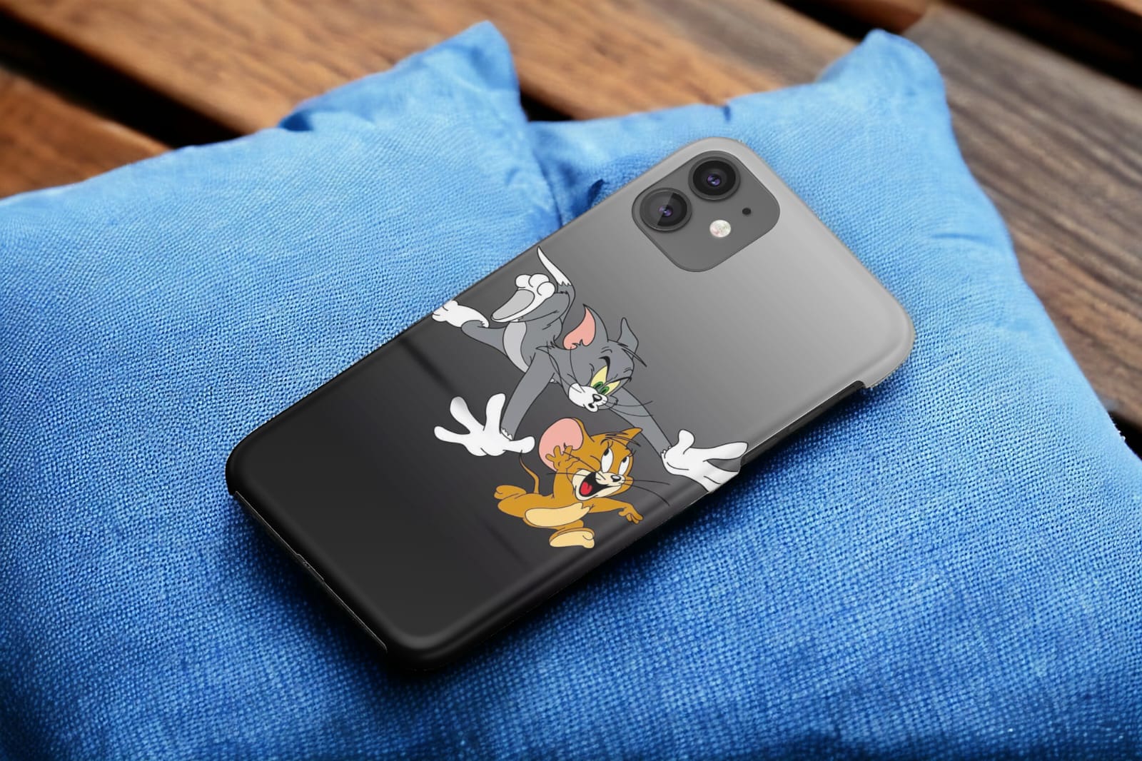 “Crazy Chase Cartoon Case” - Image 4